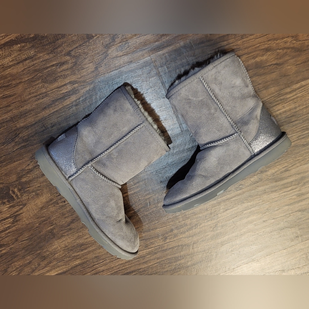 UGG Classic II Glitz Short Boots Size 4